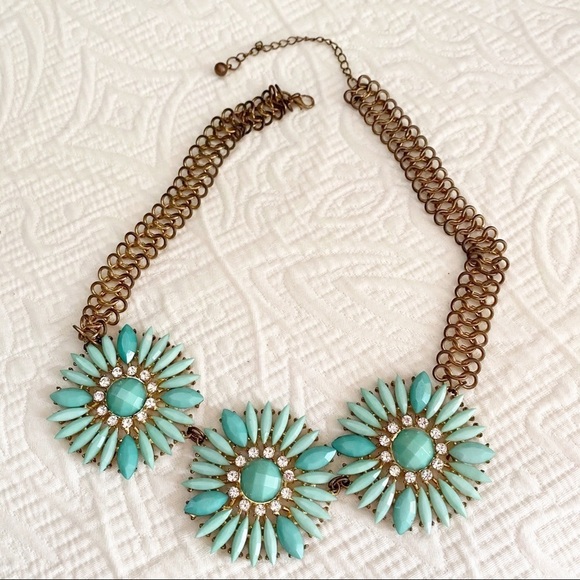 Costume Jewelry Bundle: 4 Necklaces / 1 Bracelet - Picture 2 of 6